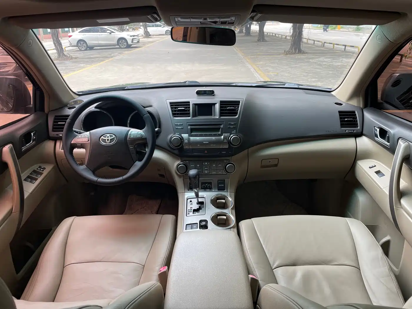 Toyota Highlander 2011 2.7L 2WD 7-seat Luxury фото 4