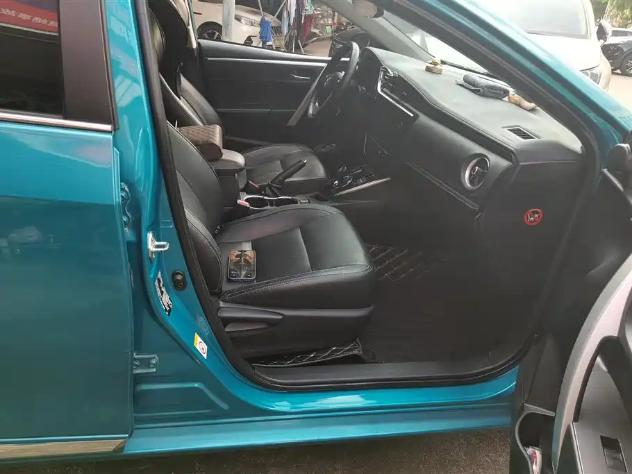 Toyota Corolla Twin Engine E+ 2019 1.8L E-CVT Flagship Edition фото 8