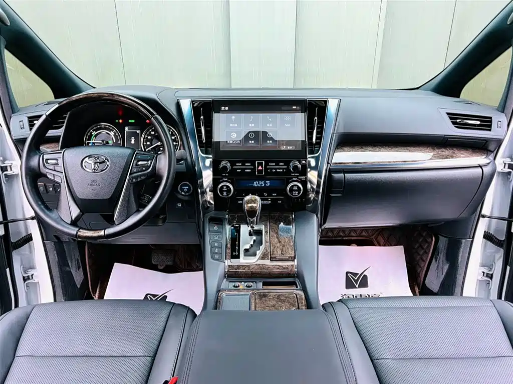 Toyota Alphard 2021 Hybrid 2.5L Ultimate фото 9