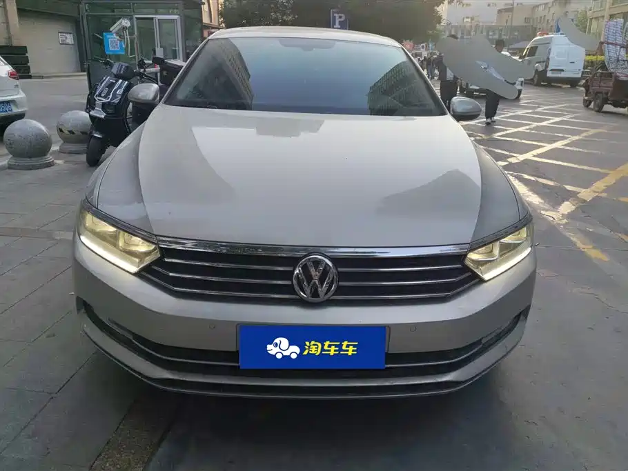 Volkswagen Magotan 2017 330TSI DSG Luxury фото 2