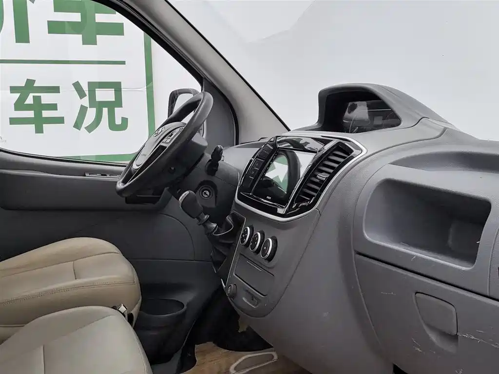 SAIC Maxus Xintu V80 2018 2.5T 6-speed manual Aoyuntong modified short wheelbase ultra-low roof 5-6-seater фото 22