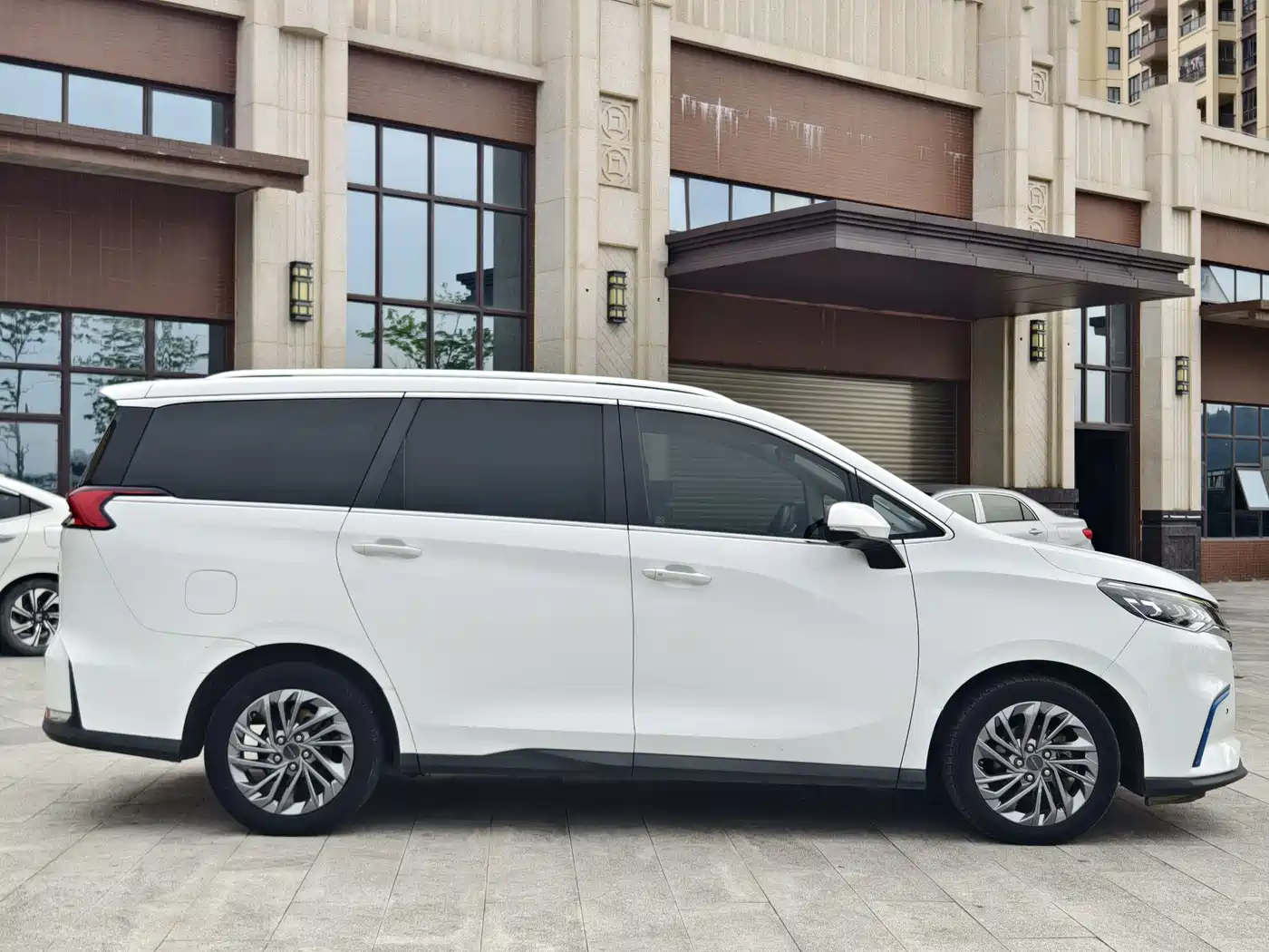 SAIC MAXUS EUNIQ 5 2020 1.3T PLUG IN Premium Edition фото 8