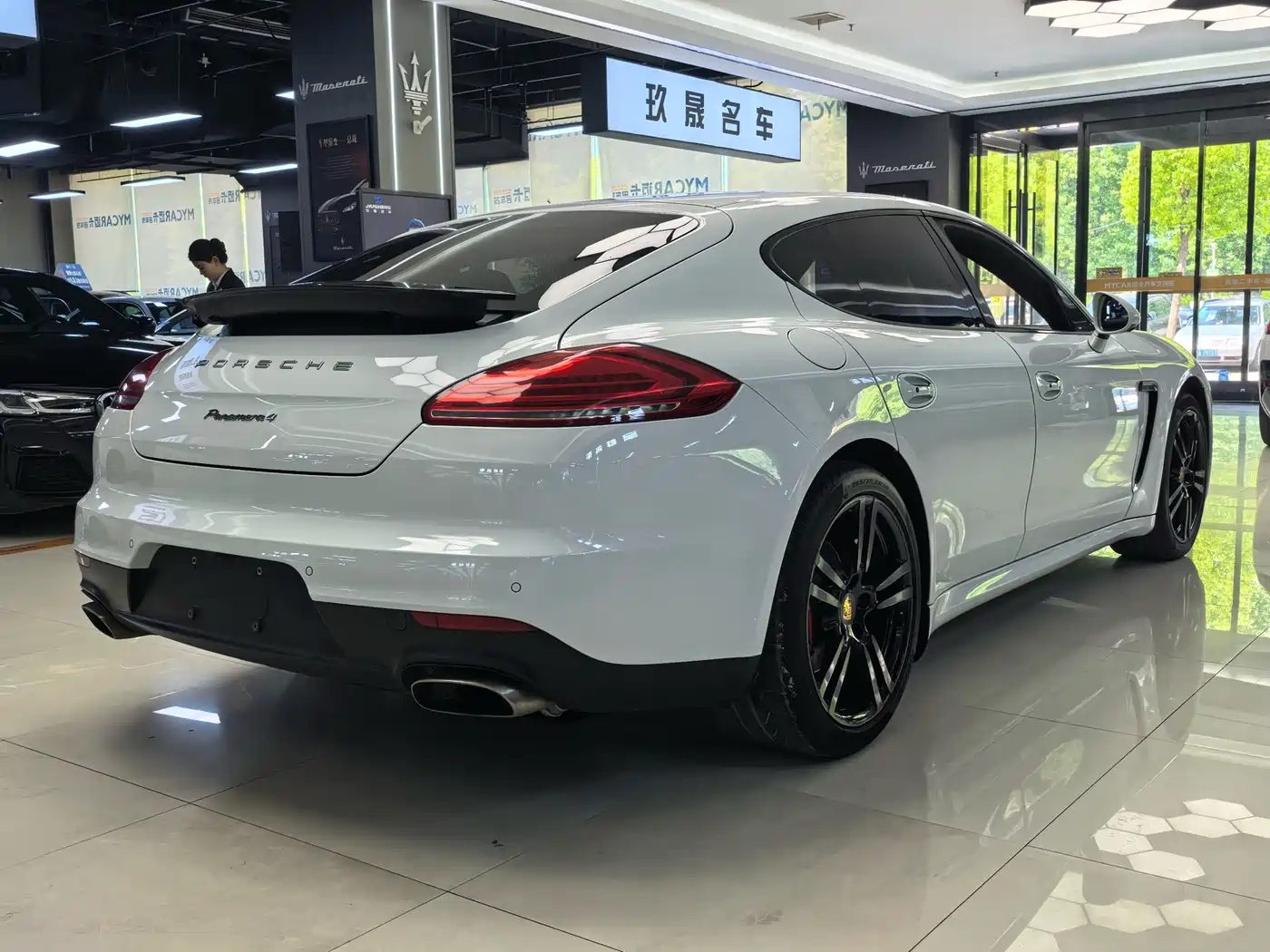 Porsche Panamera 2016 Panamera 4 Edition 3.0T фото 16