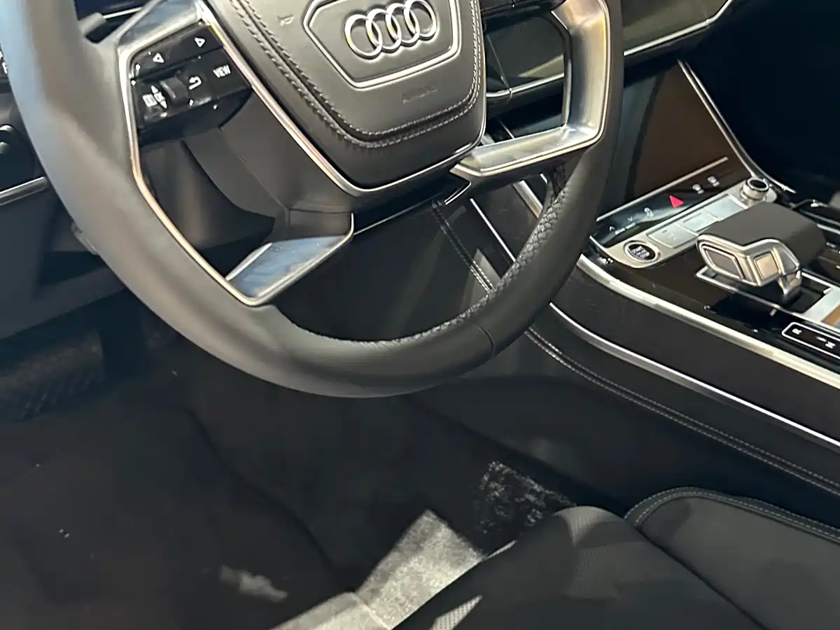 Audi A8 2026 A8L 50 TFSI quattro Selection фото 3