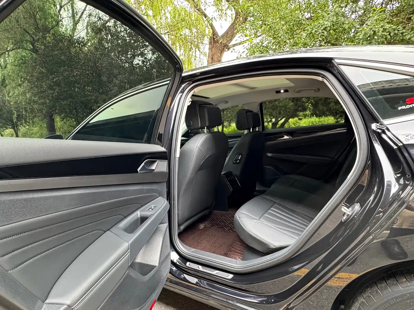 Volkswagen Passat 2025 Outstanding 380TSI Starlight Dragon Soaring Edition фото 11