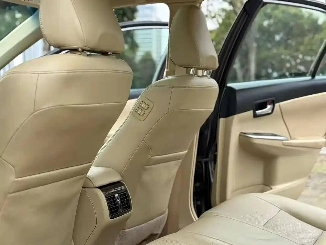 Toyota Camry 2015 2.5G Luxury Navigation Edition фото 8