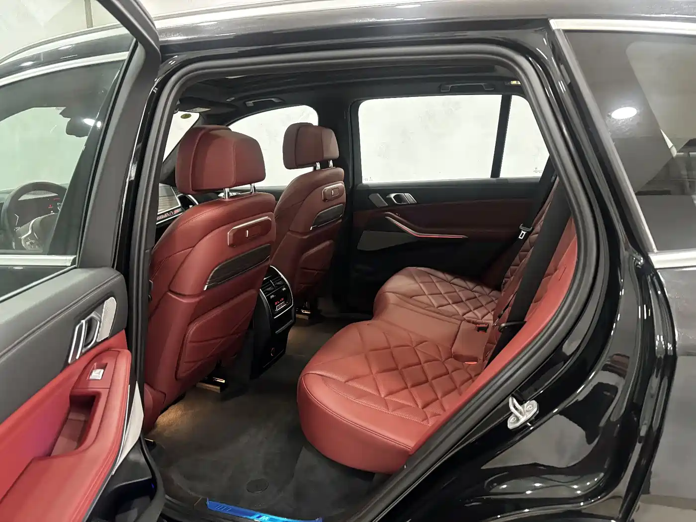BMW X5 2025 Model xDrive 40Li M Sport Blackout Package фото 23