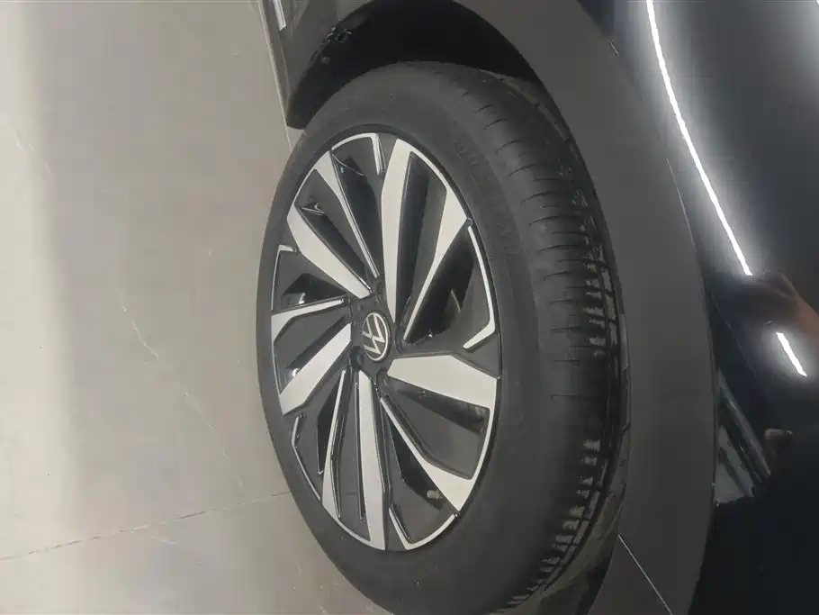 Volkswagen Passat 2023 330TSI Starlight Elite Edition фото 6