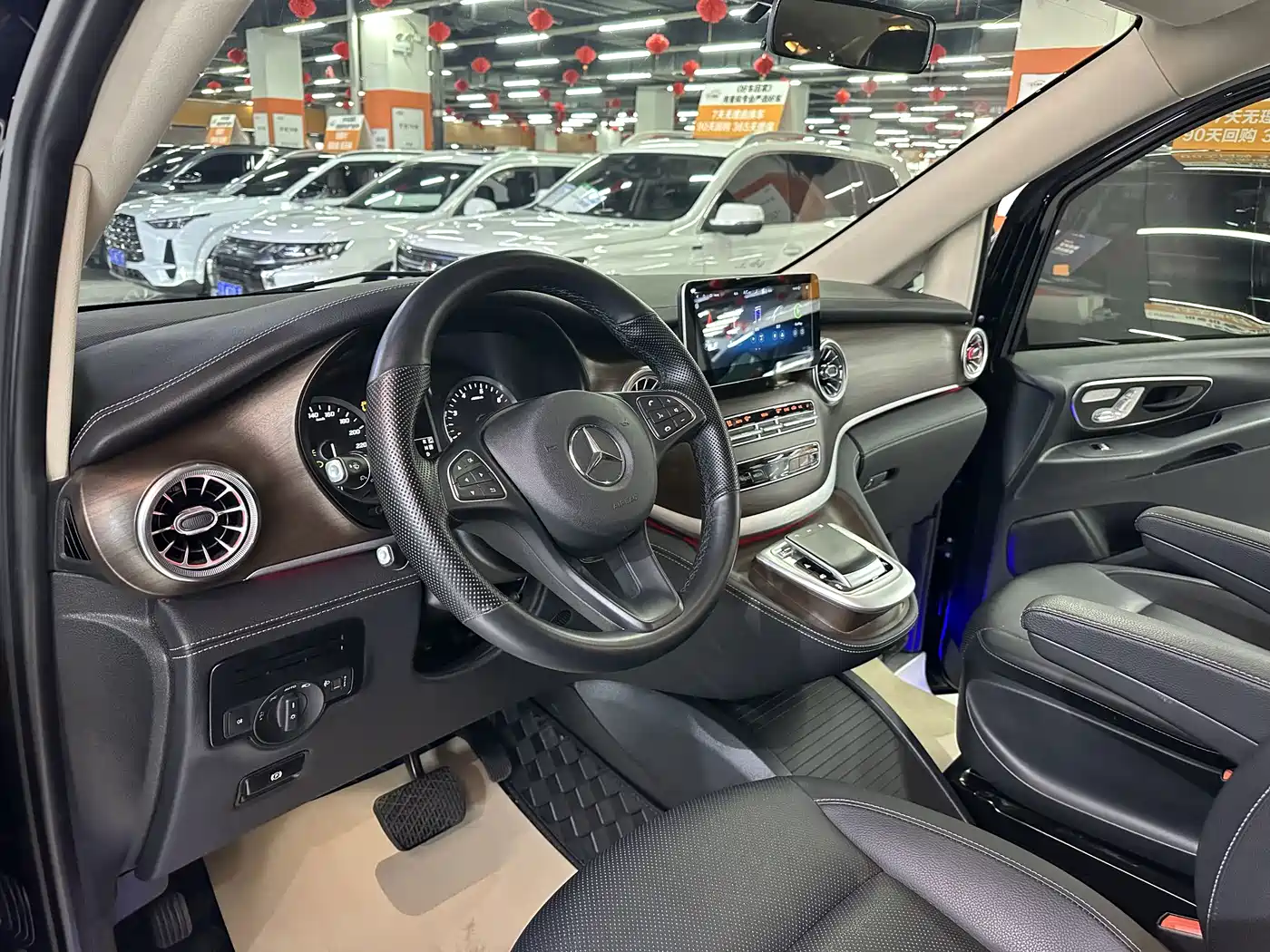 Mercedes-Benz Vito 2023 2.0T Elite 7-Seater фото 8