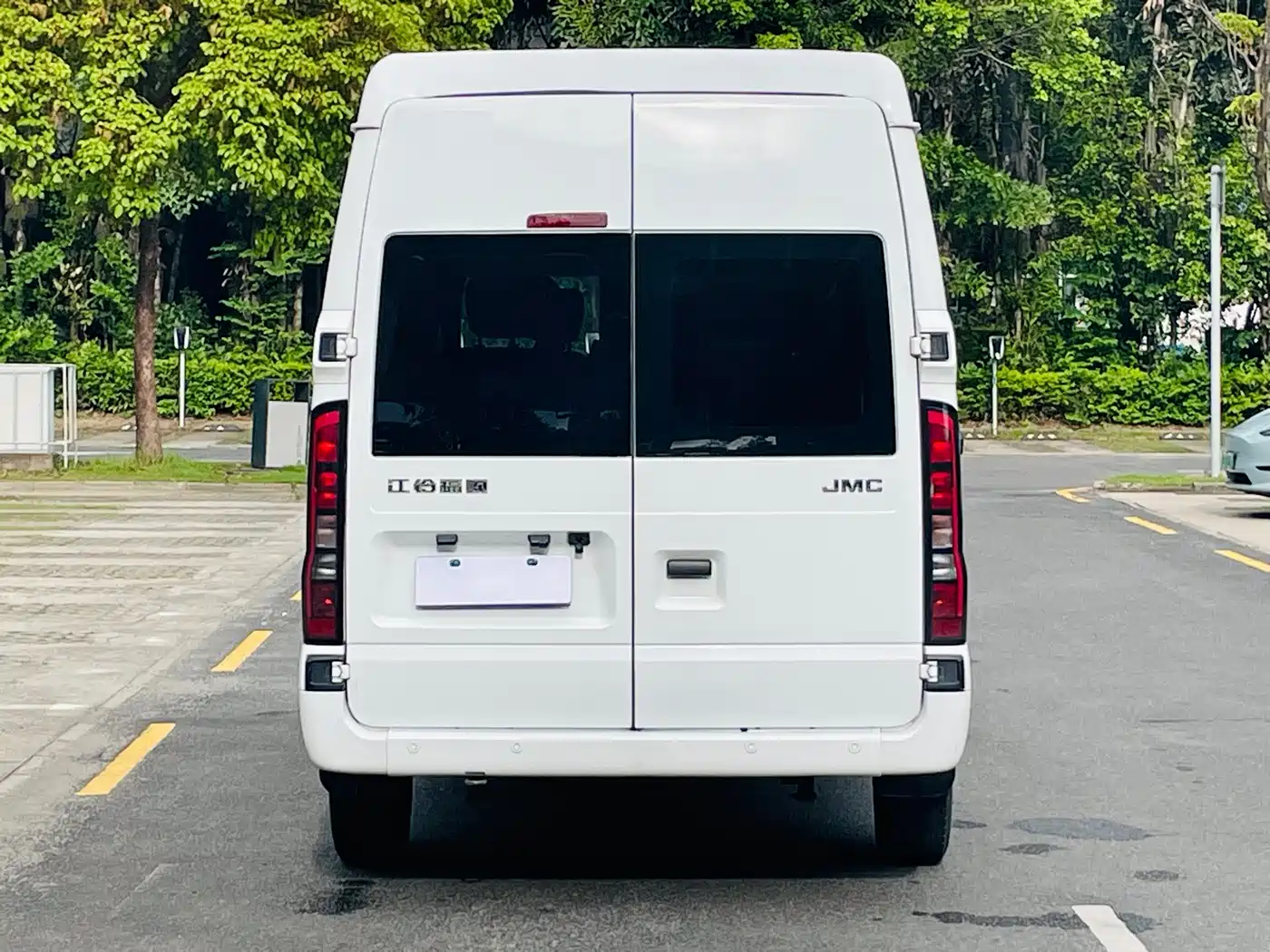 Jiangling JMC Fushun 2024 2025 Model 2.0T 6MT Diesel Medium Wheelbase High Roof Commercial MPV 7 Seats