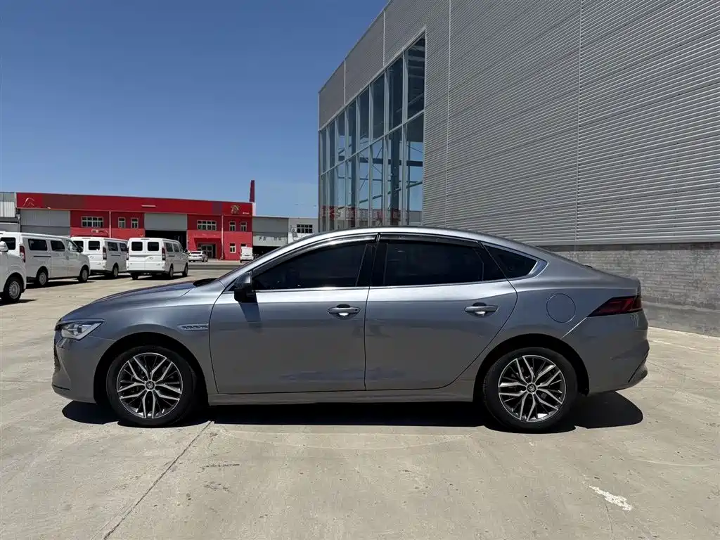 BYD Qin PLUS 2021 DM-i 55KM Flagship фото 4