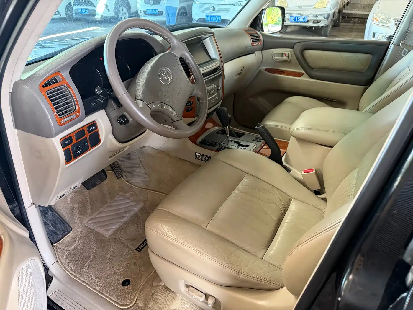Toyota Land Cruiser 2005 Model 4.7L Automatic VX-R Luxury DVD Edition фото 4