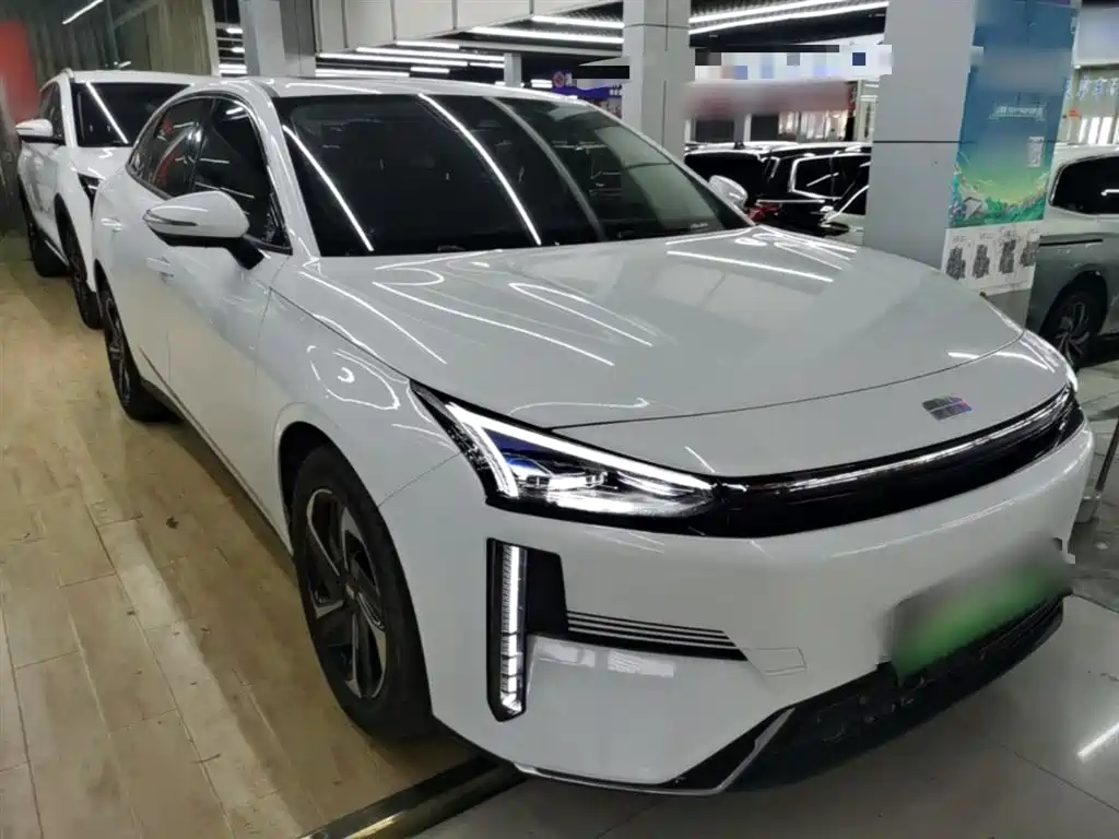 Geely Galaxy Galaxy L6 2024 125km PLUS Soaring Dragon Edition фото 4