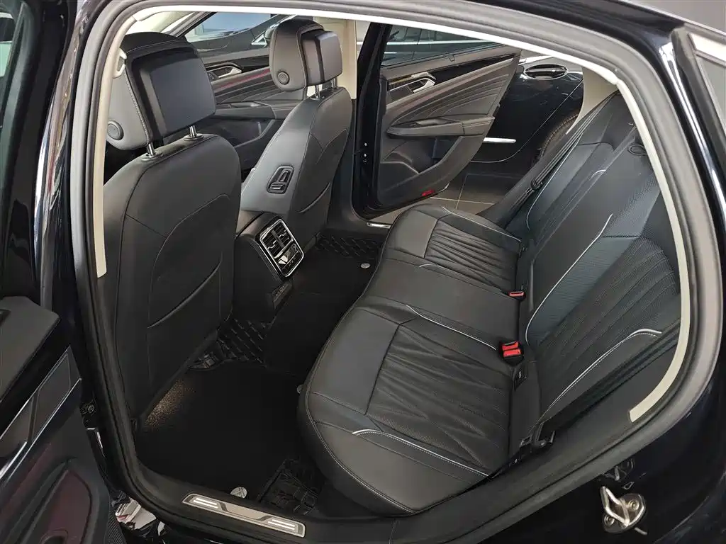 Volkswagen Passat 2023 Facelift 330TSI Luxury Edition фото 7
