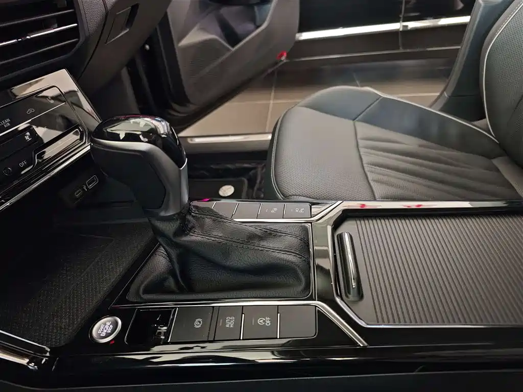 Volkswagen Passat 2023 Facelift 330TSI Luxury Edition фото 17
