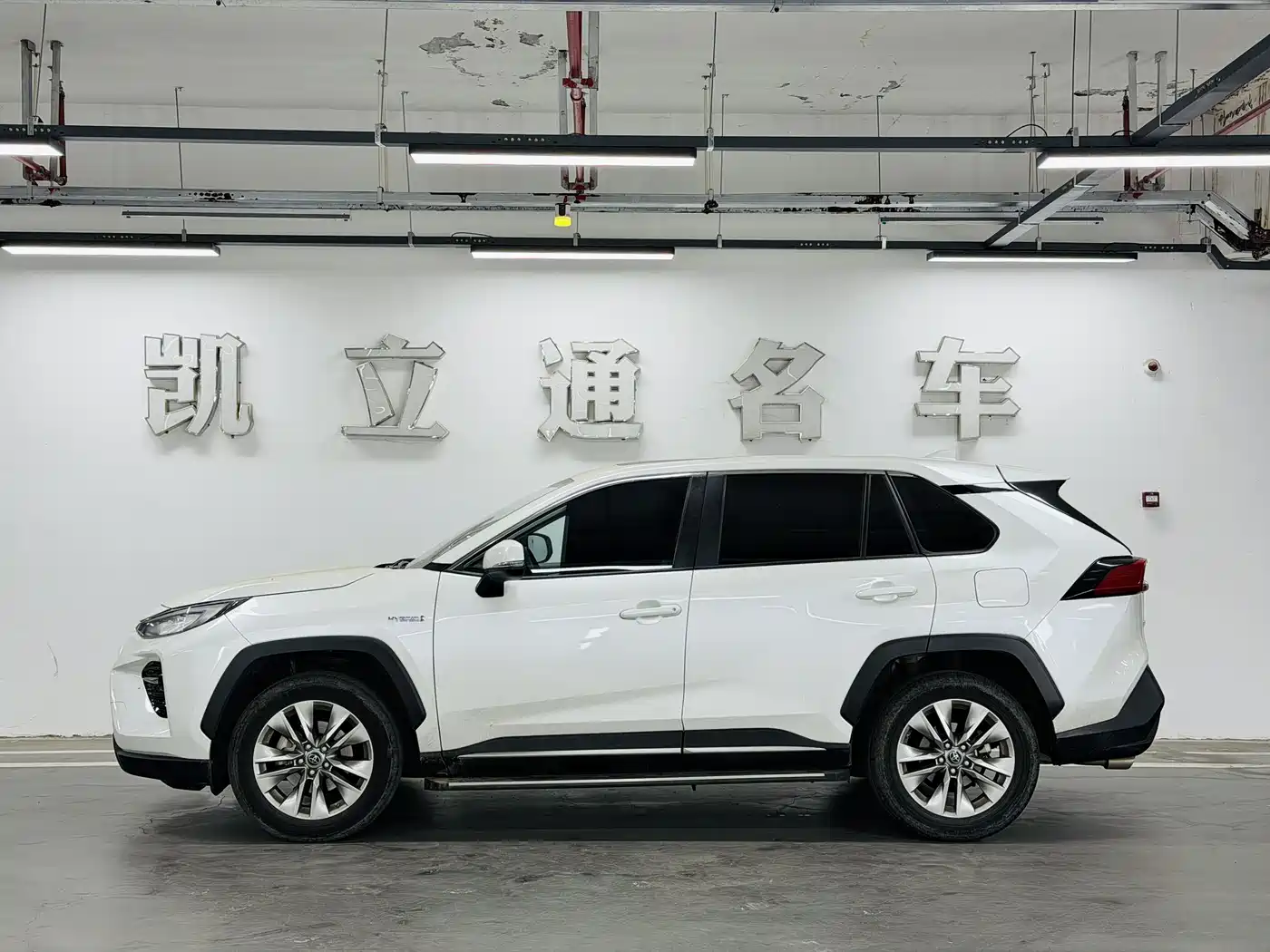 Toyota Wildlander 2020 Dual Engine 2.5L E-CVT FWD Luxury фото 3
