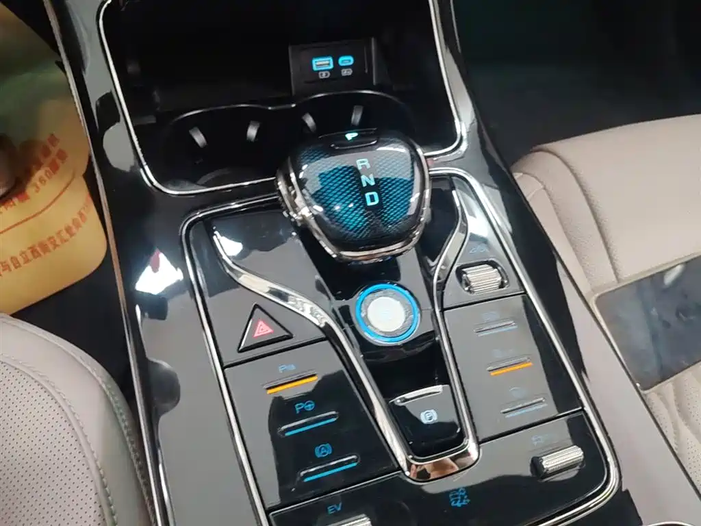 BYD Han 2025 DM-i Smart Drive Edition 125KM Elite фото 14