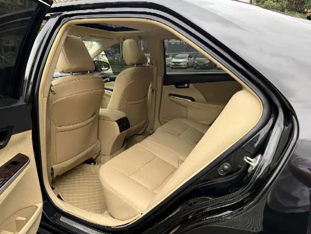 Photo 6 - Toyota Camry