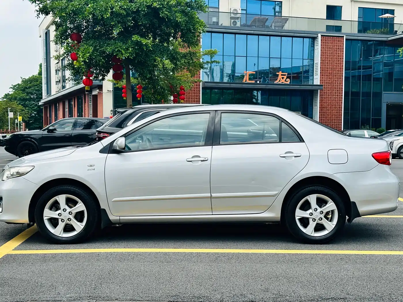Toyota Corolla 2011 1.8L CVT GL-i Commemorative Edition фото 7