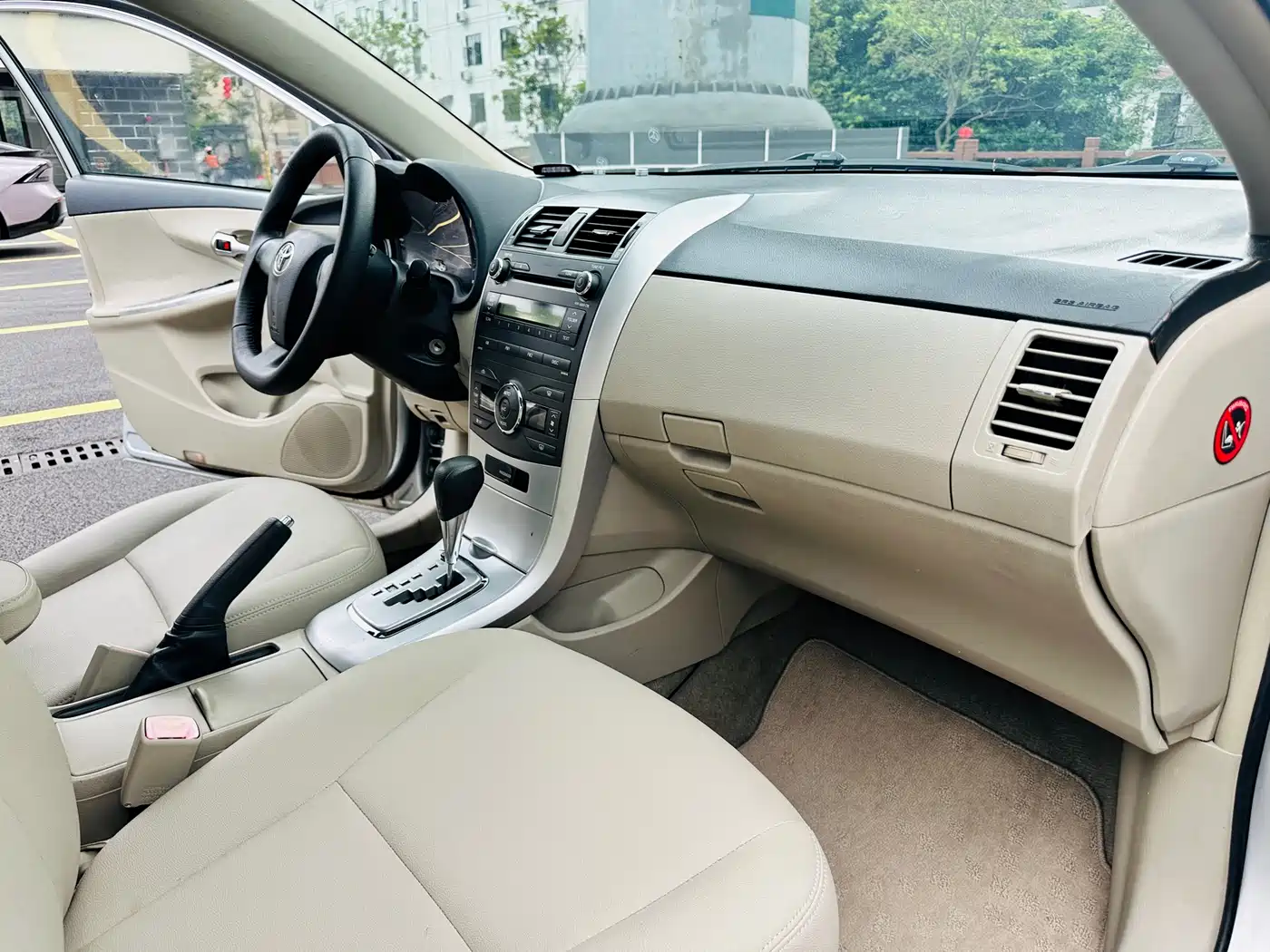 Toyota Corolla 2011 1.8L CVT GL-i Commemorative Edition фото 20