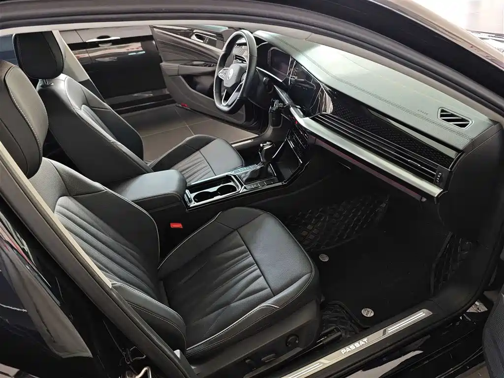 Volkswagen Passat 2023 Facelift 330TSI Luxury Edition фото 11