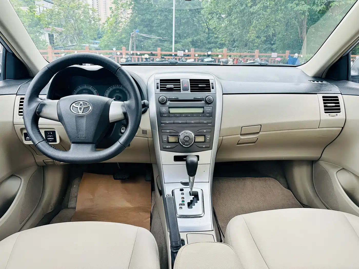 Toyota Corolla 2011 1.8L CVT GL-i Commemorative Edition фото 21