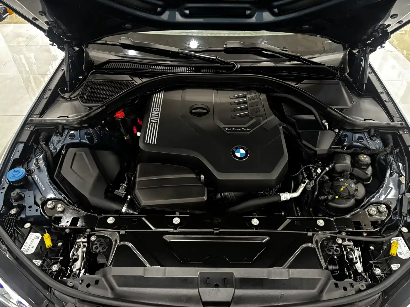 BMW 3 Series 2025 330Li Premium M Sport Night Edition фото 32