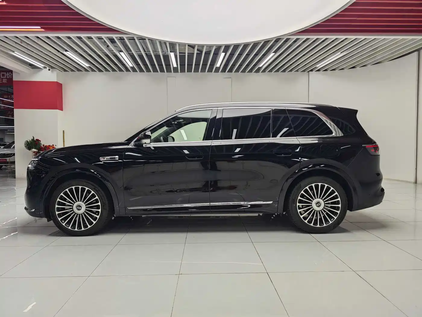 AITO Wenjie AITO M8 2025 Model Extended Range Ultra Edition 53.4kWh 5-Seater фото 2