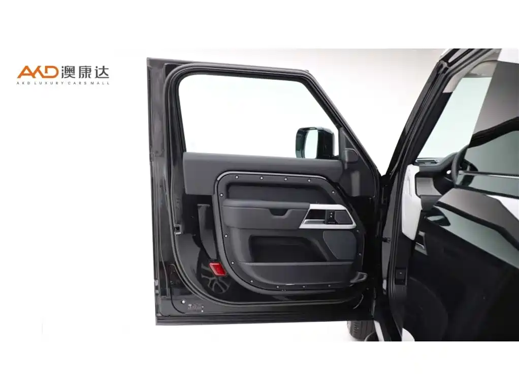 Land Rover Defender 2023 Facelift 90 3.0T P400 XS фото 10