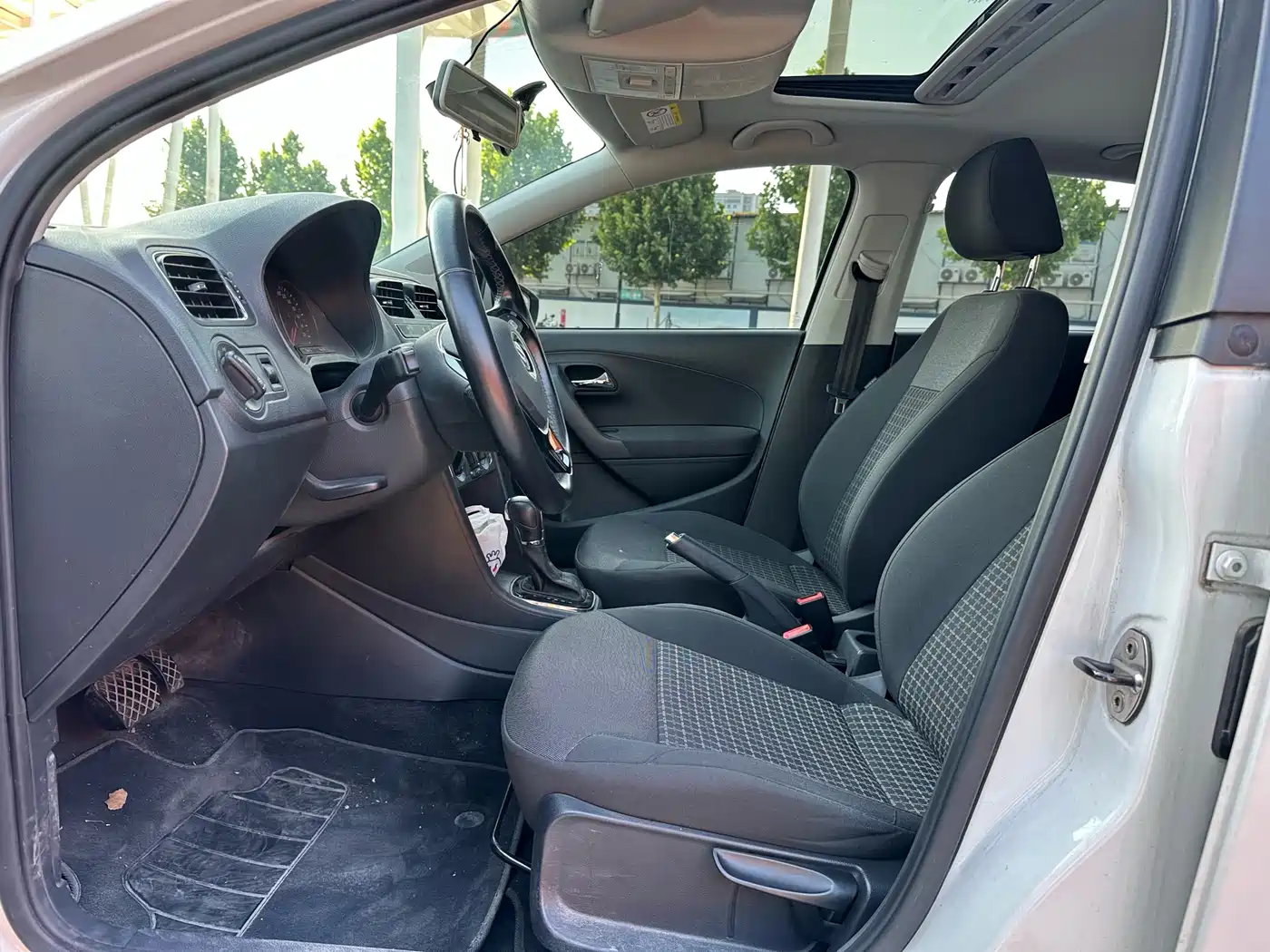 Volkswagen Polo 2016 1.6L Automatic Comfort фото 6