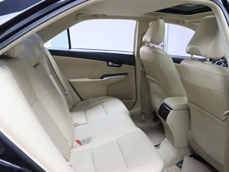 Toyota Camry 2016 2.0G 10th Anniversary Leading Edition фото 16
