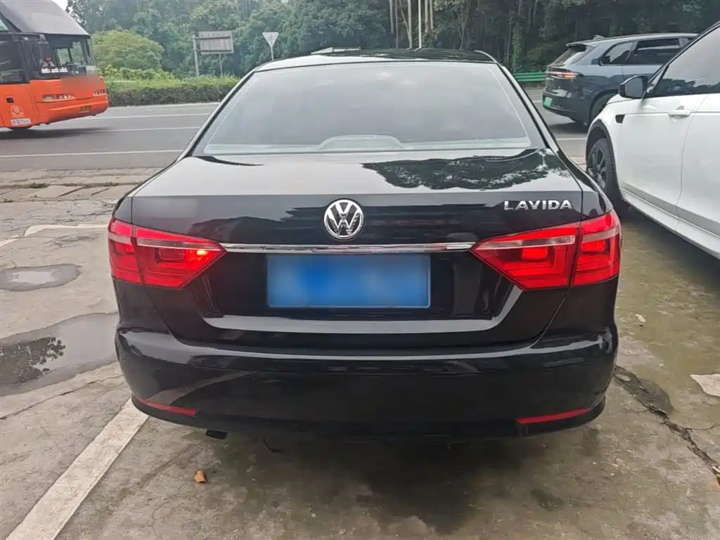Volkswagen Lavida 2013 Facelift Classic 1.6L Automatic Comfort фото 6
