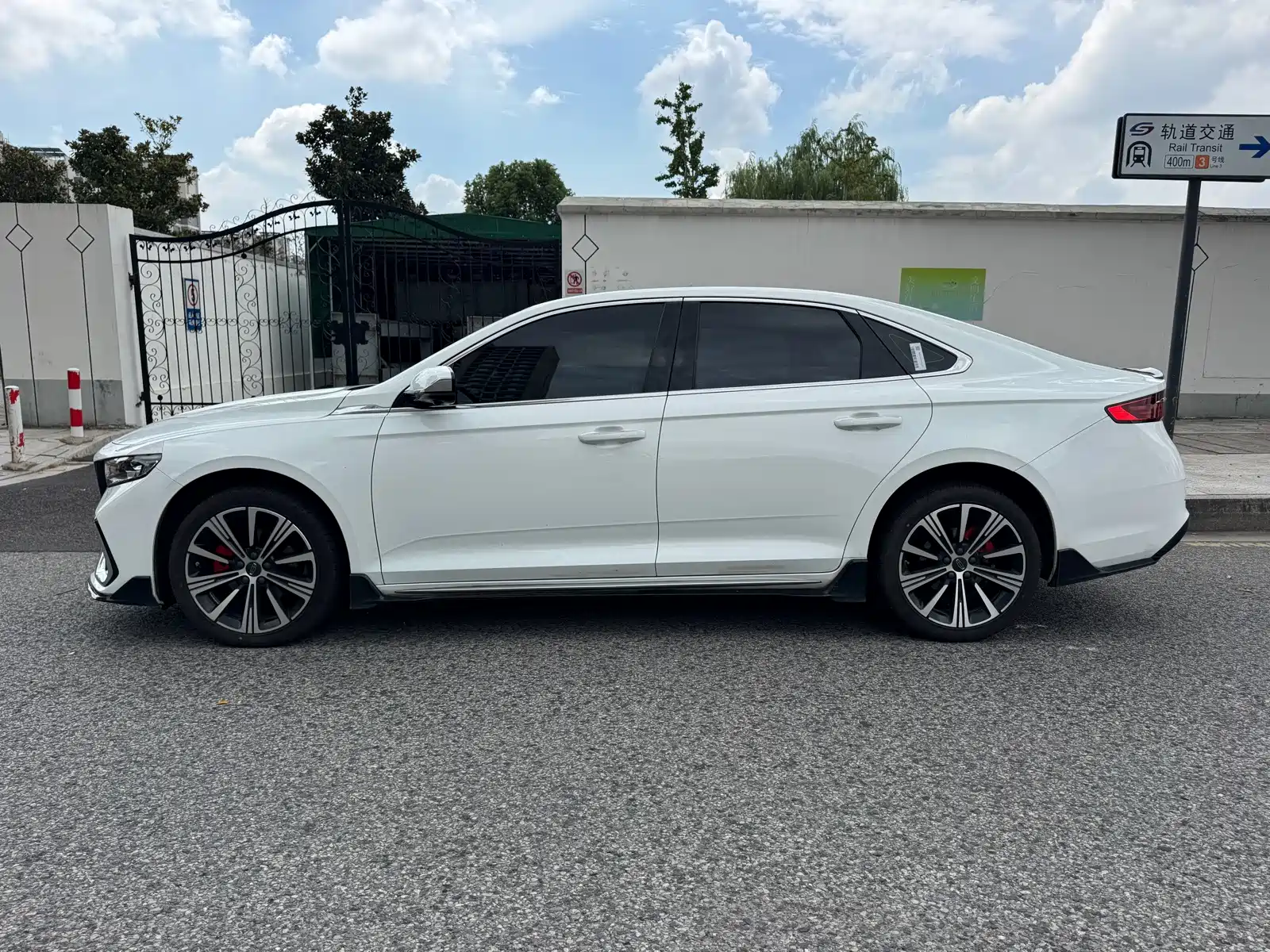 Фото 4 - Geely Preface