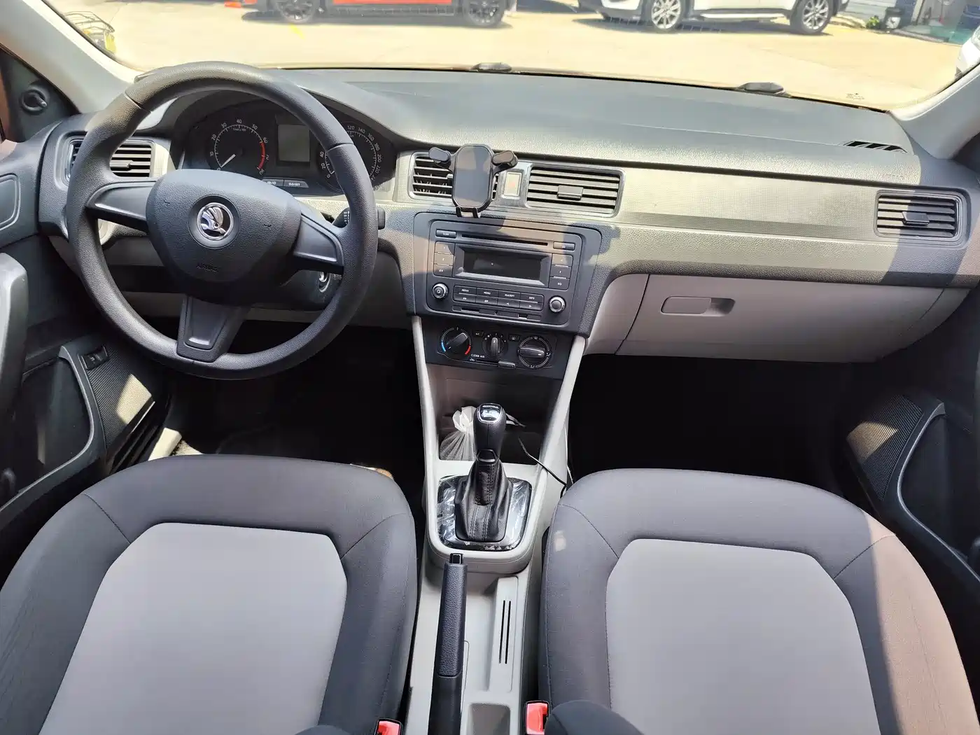 Škoda Rapid 2016 1.6L Automatic Forward Edition фото 4