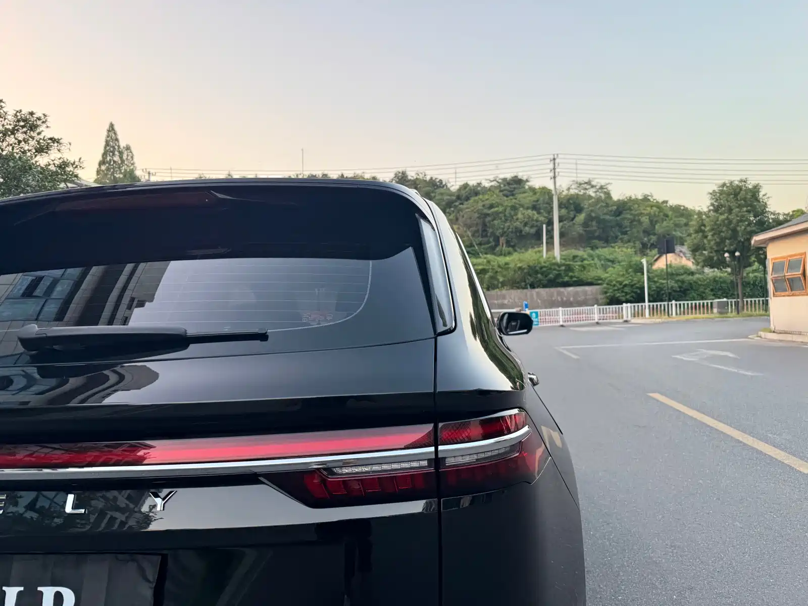 Фото 6 - Geely Monjaro