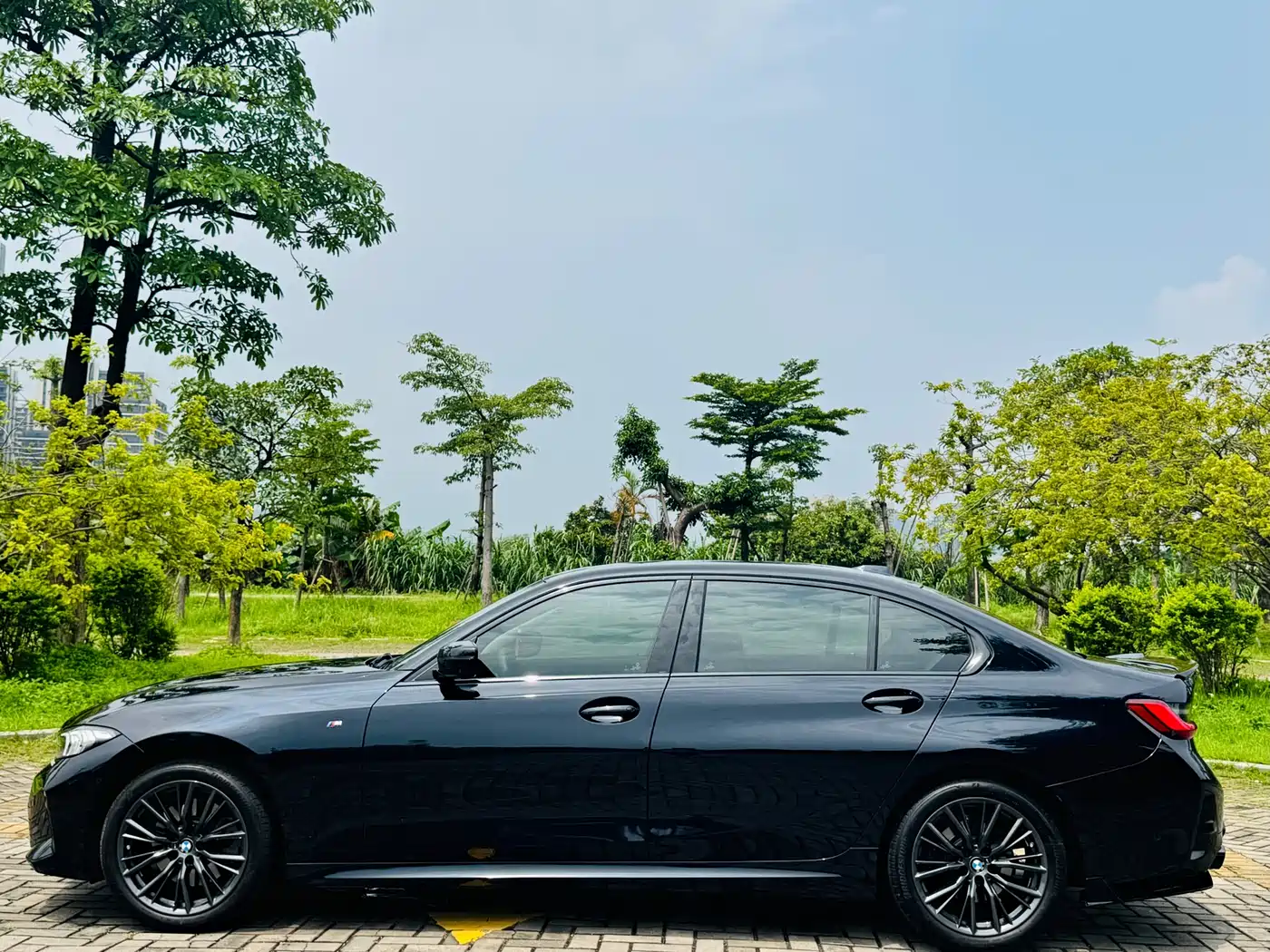 BMW 3 Series 2024 325Li M Sport Shadowline Package фото 20