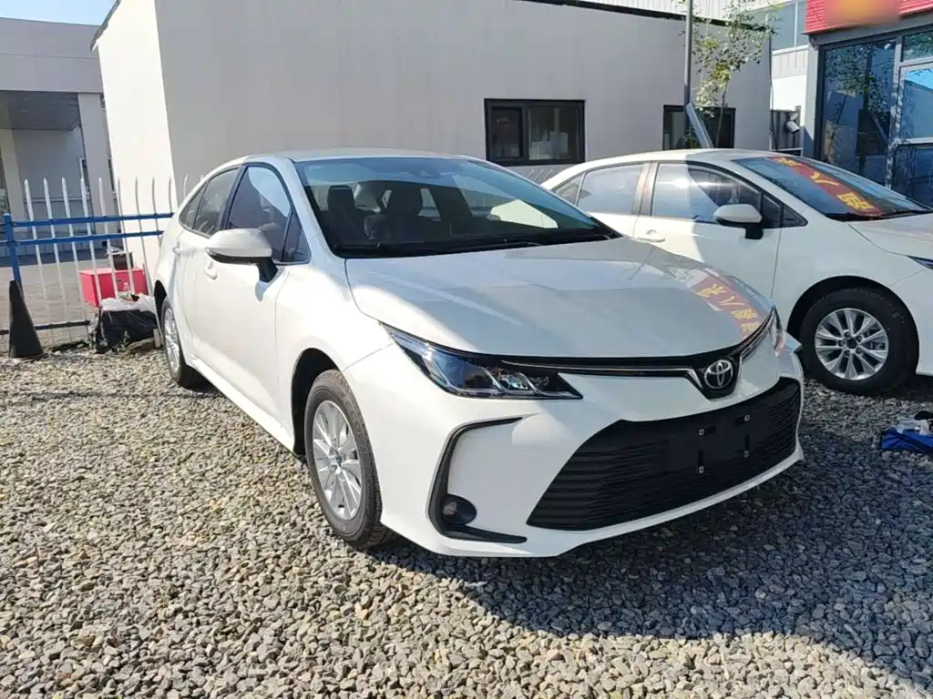 Фото 4 - Toyota Corolla