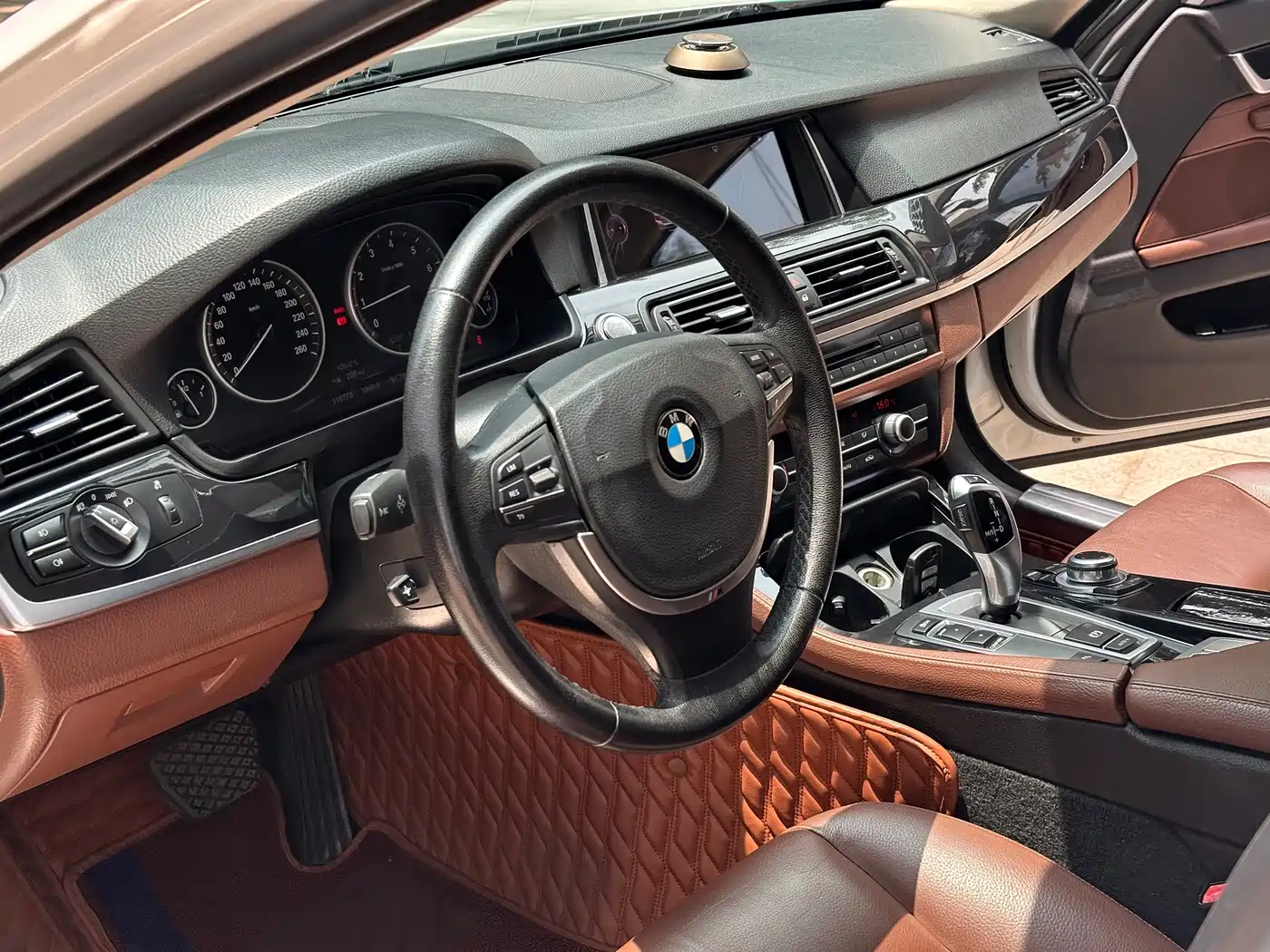 BMW 5 Series 2014 520Li Elegance фото 10