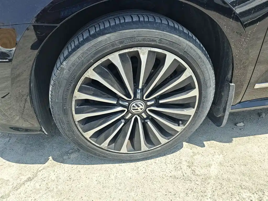 Volkswagen Passat 2017 330TSI DSG Luxury фото 23