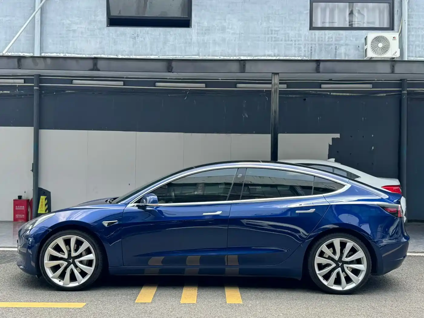 TESLA MODEL 3 (IMPORTED)
