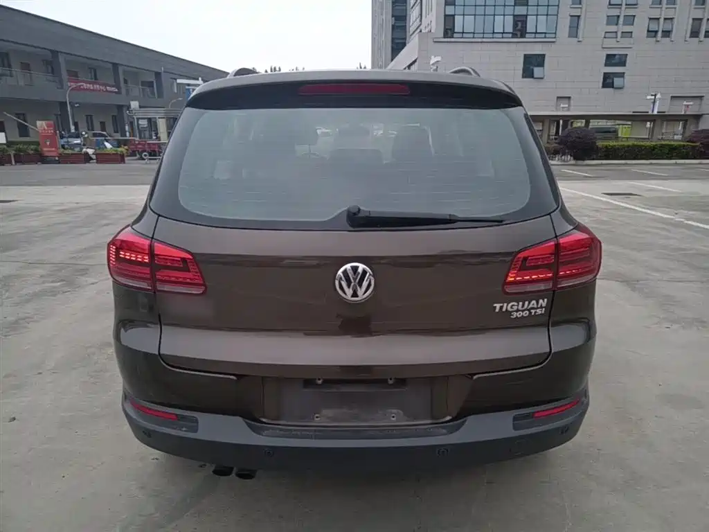 VOLKSWAGEN TIGUAN