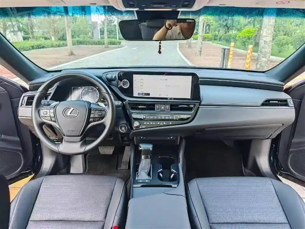 Lexus ES 2023 200 Excellence Edition фото 6