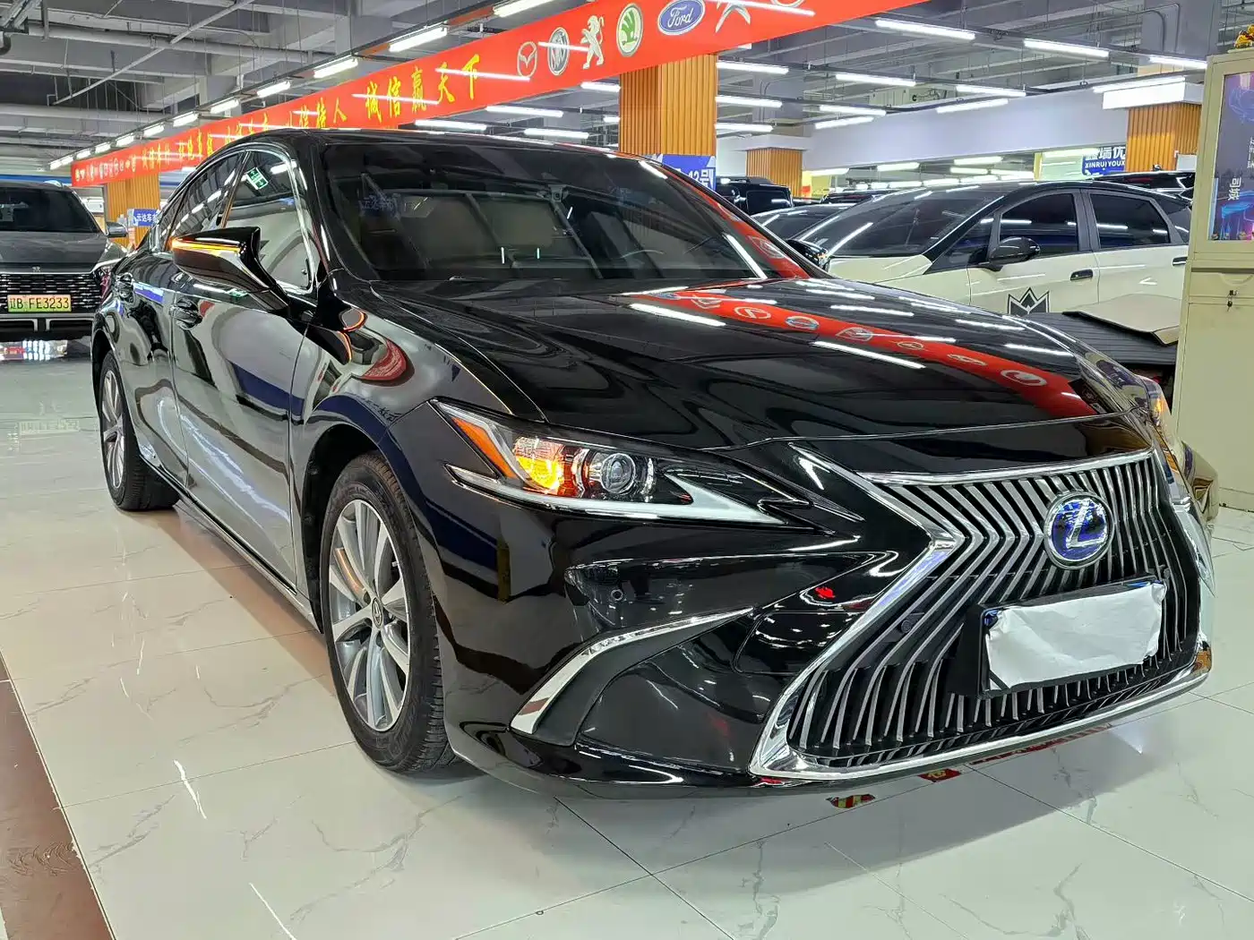 Lexus ES 2018 300h Excellence Edition China V фото 2
