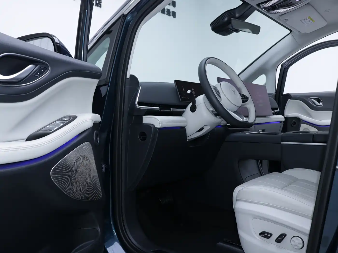 Voyah Auto Voyah Dreamer 2025 PHEV AWD Flagship Kunpeng Edition фото 4