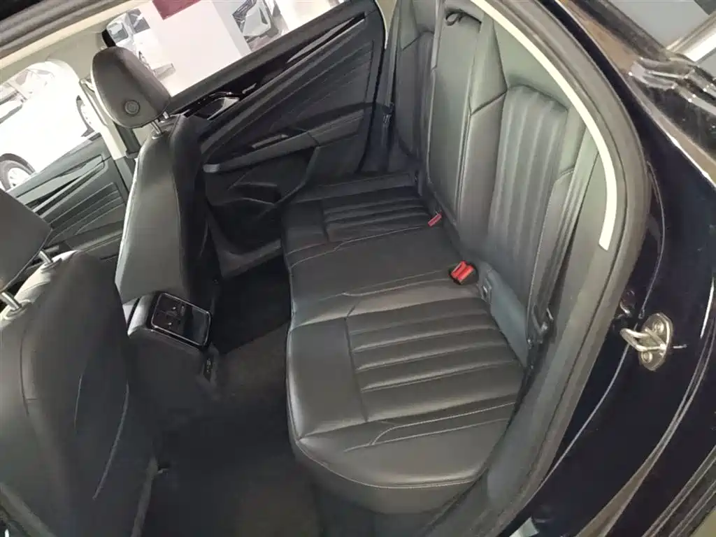 Volkswagen Passat 2023 Facelift 280TSI Business Edition фото 17
