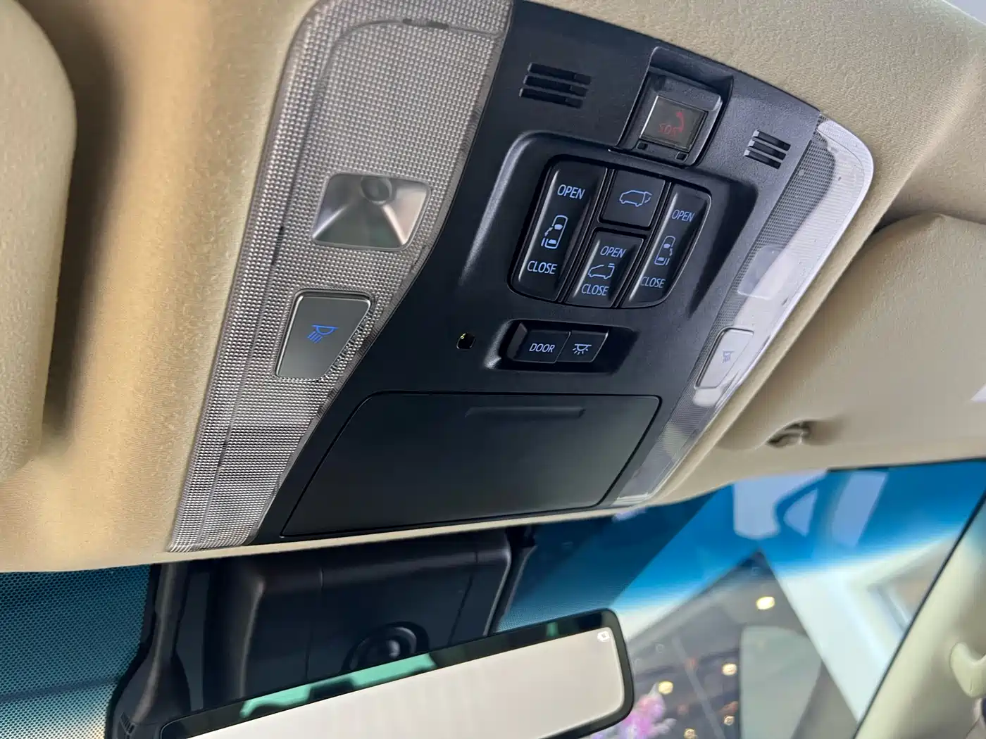 Toyota Alphard 2021 Hybrid 2.5L Luxury фото 13