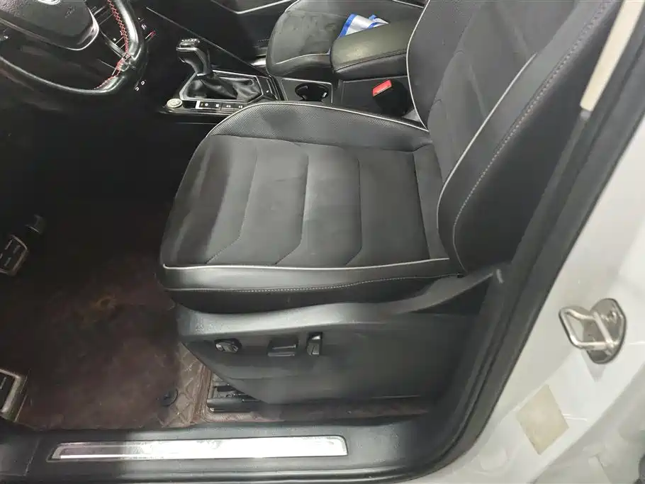 Volkswagen Tayron 2020 330TSI 2WD Luxury Smart Edition фото 9
