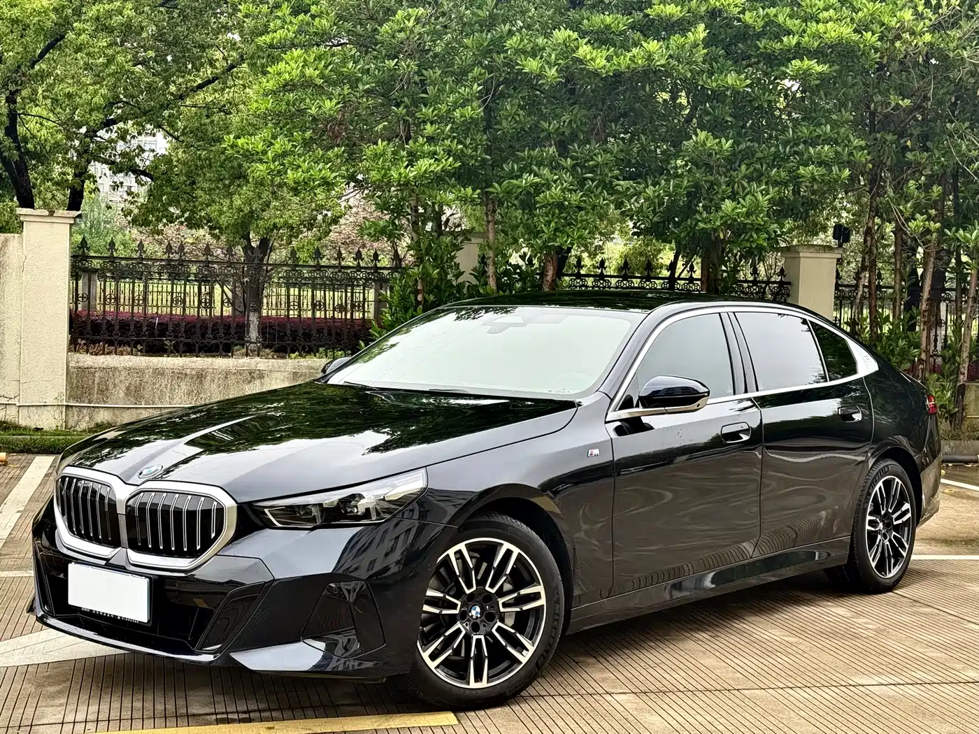 BMW 5 Series 2024 525Li Luxury Package