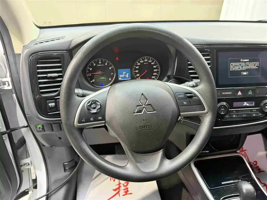 MITSUBISHI OUTLANDER