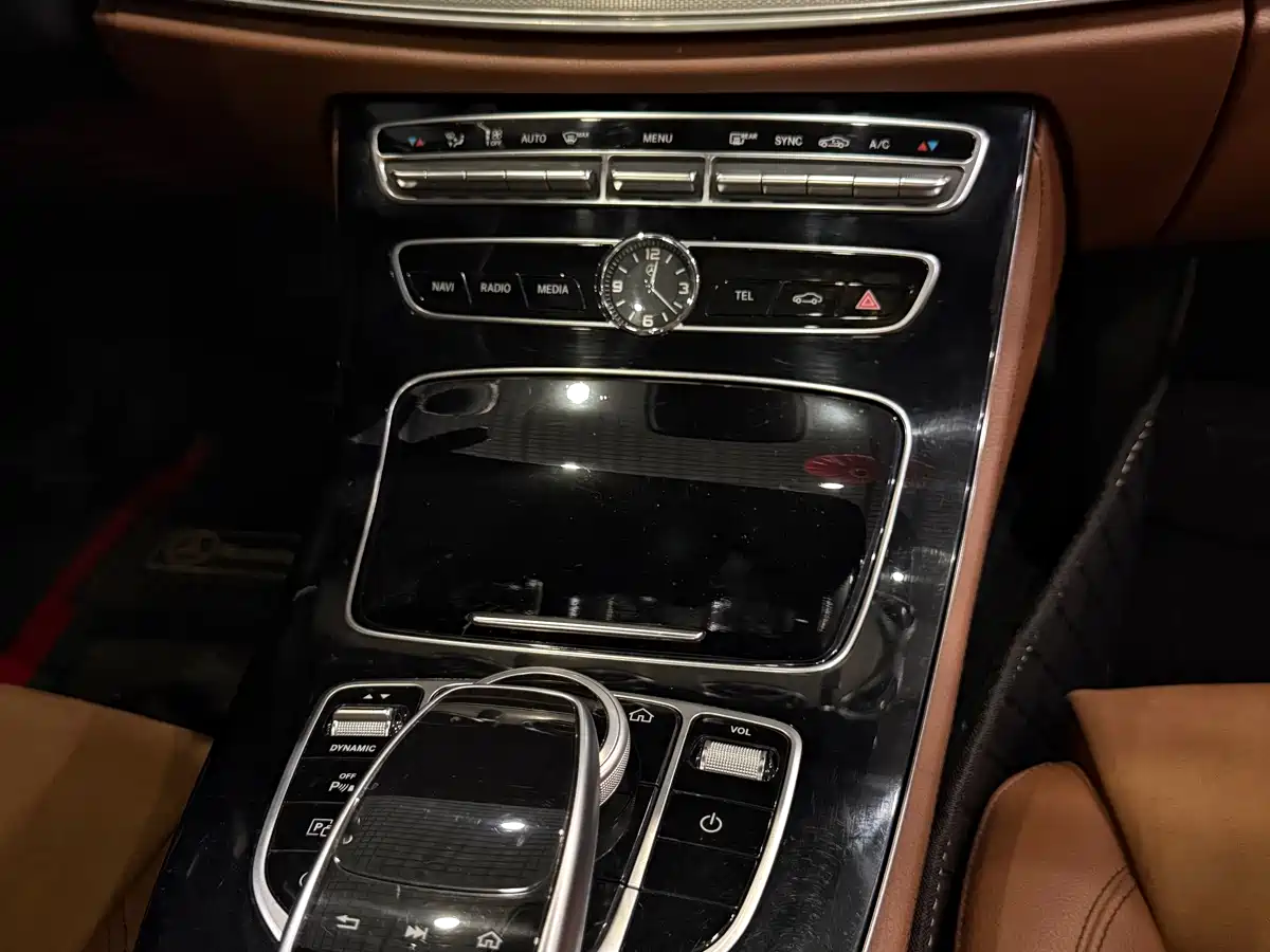 Mercedes-Benz E-Class 2017 E 200 Sport 4MATIC фото 10